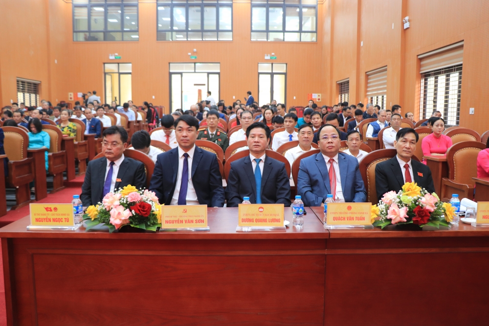 Kỳ họp thứ nhất HĐND xã Tam Hồng thông qua 9 Nghị quyết quan trọng