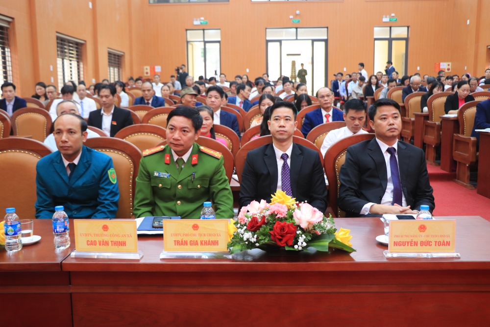 Kỳ họp thứ nhất HĐND xã Tam Hồng thông qua 9 Nghị quyết quan trọng