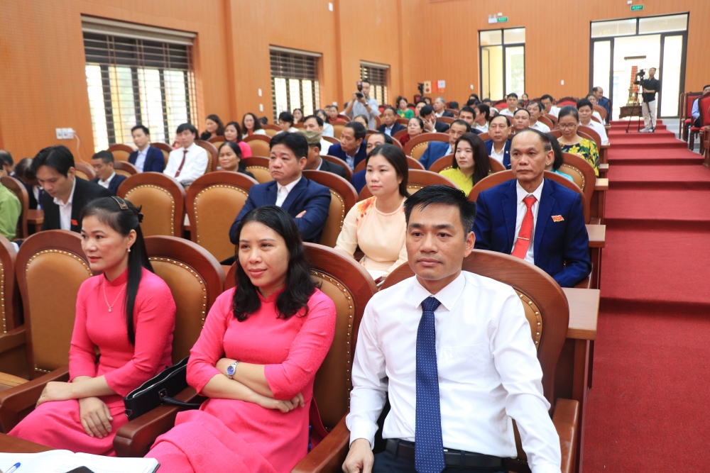 Kỳ họp thứ nhất HĐND xã Tam Hồng thông qua 9 Nghị quyết quan trọng