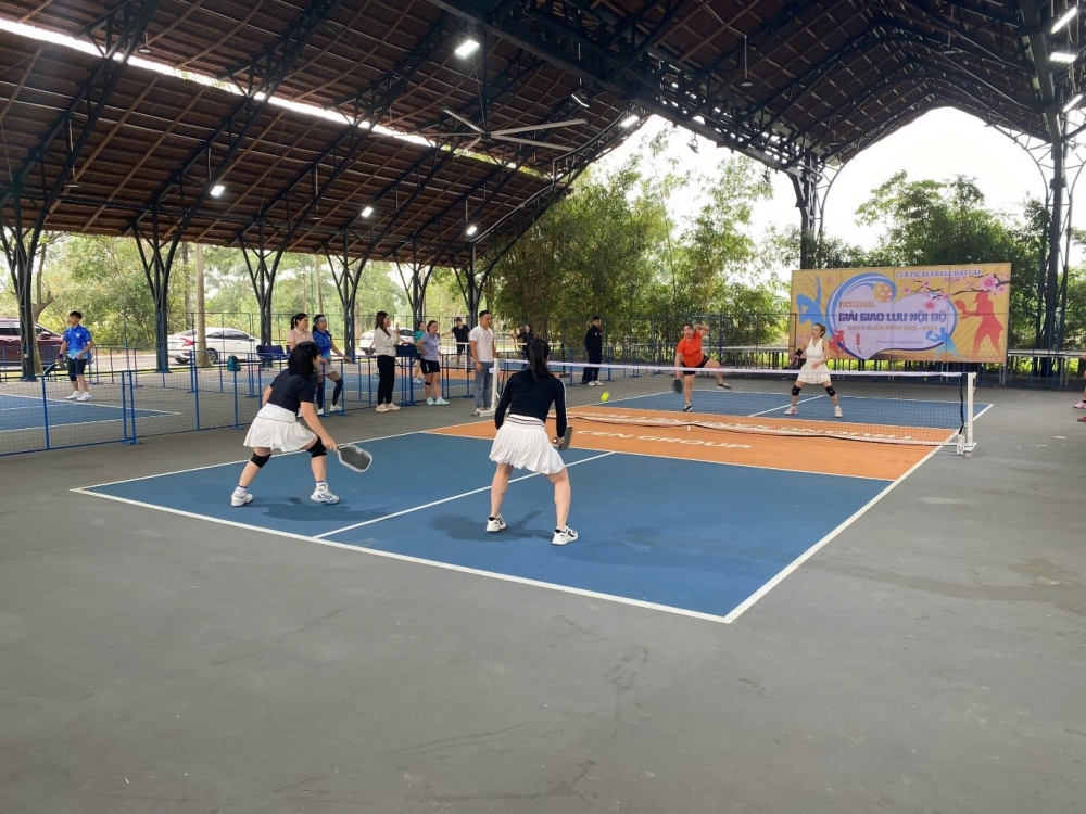 Phường Xuân Hòa: Sôi động giải thể thao cho cán bộ và học sinh THCS