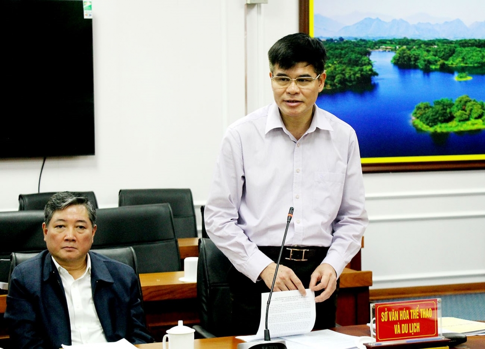 Đồng chí Dương Hoàng Hương - Ủy viên Ban Thường vụ Tỉnh ủy, Giám đốc Sở Văn hóa, Thể thao và Du lịch báo cáo dự thảo Kế hoạch Đồng chí Dương Hoàng Hương - Ủy viên Ban Thường vụ Tỉnh ủy, Giám đốc Sở Văn hóa, Thể thao và Du lịch báo cáo dự thảo Kế hoạch