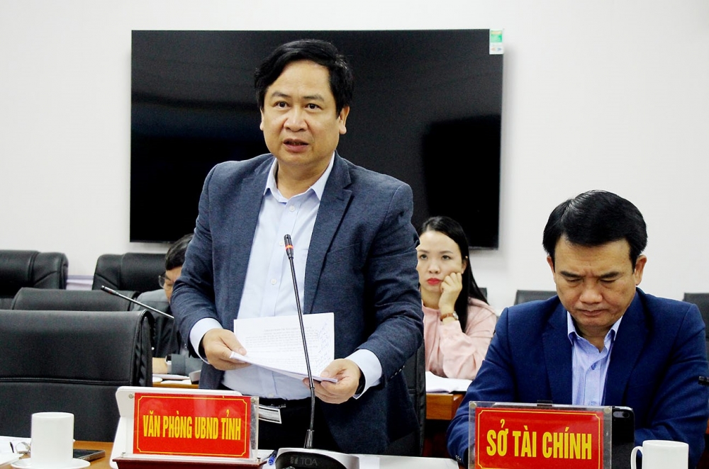 Lãnh đạo Văn phòng UBND tỉnh phát biểu đóng góp ý kiến tại buổi họp Lãnh đạo Văn phòng UBND tỉnh phát biểu đóng góp ý kiến tại buổi họp