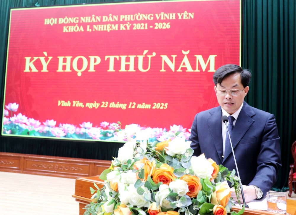 Đ.c Đỗ Đình Hưng, Uỷ viên BTV Đảng uỷ, Chủ nhiệm Uỷ Ban kiểm tra Đảng uỷ, Trưởng Ban Văn hoá xã hội phường trình bày thẩm tra các báo cáo, dự thảo Nghị quyết trình tại Kỳ họp