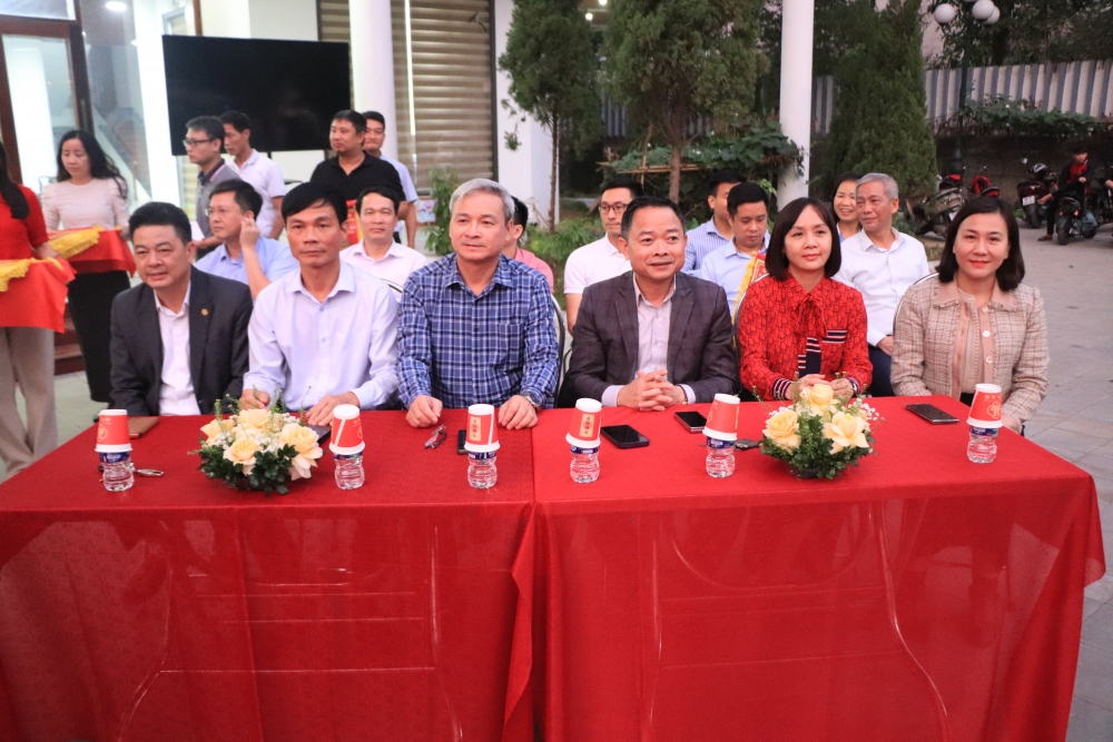 Phường Xuân Hòa: Trao giải Giải Pickleball và bóng đá cho học sinh THCS