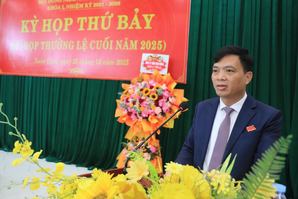 Đồng chí Lưu Văn Thuyết, Phó Chủ tịch HĐND xã Xuân Lãng trình bày báo cáo.