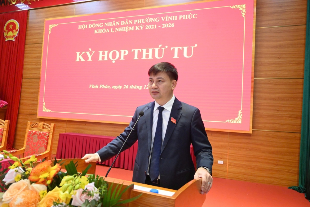 ồng chí: Nguyễn Trung Hải - Tỉnh ủy viên, Bí thư Đảng ủy, Chủ tịch HĐND phường phát biểu khai mạc kỳ họp. ồng chí: Nguyễn Trung Hải - Tỉnh ủy viên, Bí thư Đảng ủy, Chủ tịch HĐND phường phát biểu khai mạc kỳ họp.