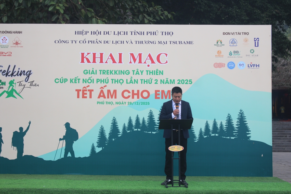 Lãnh đạo Hiệp hội du lịch tỉnh Phú Thọ phát biểu tại lễ khai mạc giải.