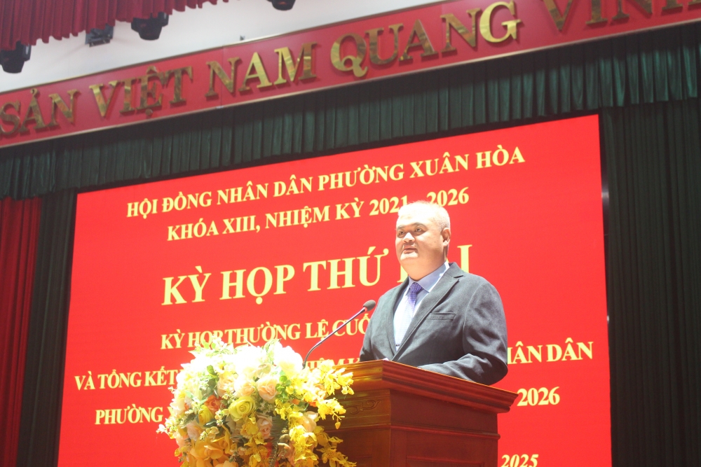 Đồng chí Nguyễn Việt Phương, Bí thư Đảng ủy, Chủ tịch HĐND phường  phát biểu khai mạc kỳ họp.