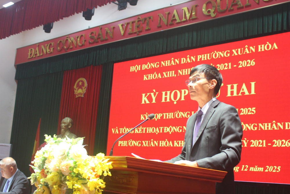 Đồng chí Lý Văn Lương, Phó Chủ tịch HĐND phường Xuân Hòa phát biểu.