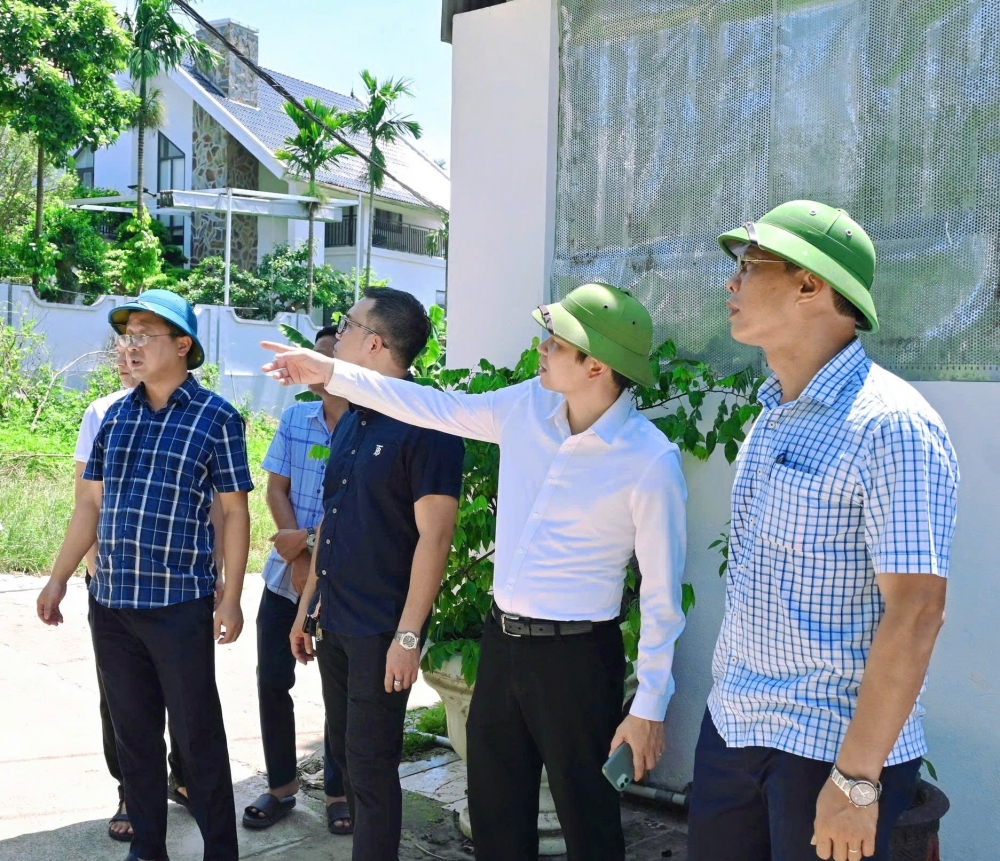 Đồng chí Nguyễn Hoài Nam, Phó Bí thư Đảng ủy, Chủ tịch UBND phường Vĩnh Phúc đã có buổi đi kiểm tra thực tế các vi phạm pháp luật về đất đai, xây dựng trên đại bàn