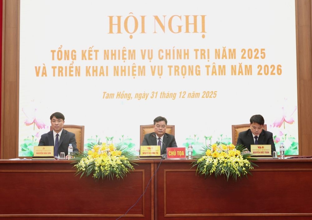 Bàn Chủ tọa hội nghị