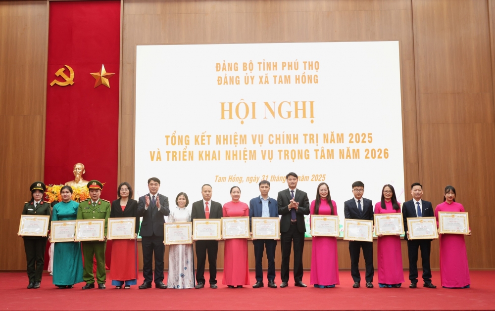 Bí thư Đảng ủy xã Tam Hồng vinh dự được tặng Bằng khen của Thủ tướng Chính phủ