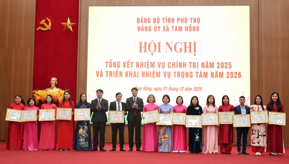 Bí thư Đảng ủy xã Tam Hồng vinh dự được tặng Bằng khen của Thủ tướng Chính phủ