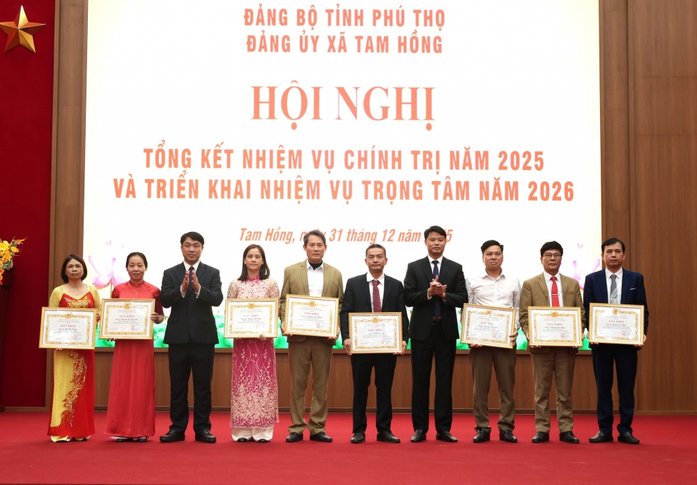 Bí thư Đảng ủy xã Tam Hồng vinh dự được tặng Bằng khen của Thủ tướng Chính phủ