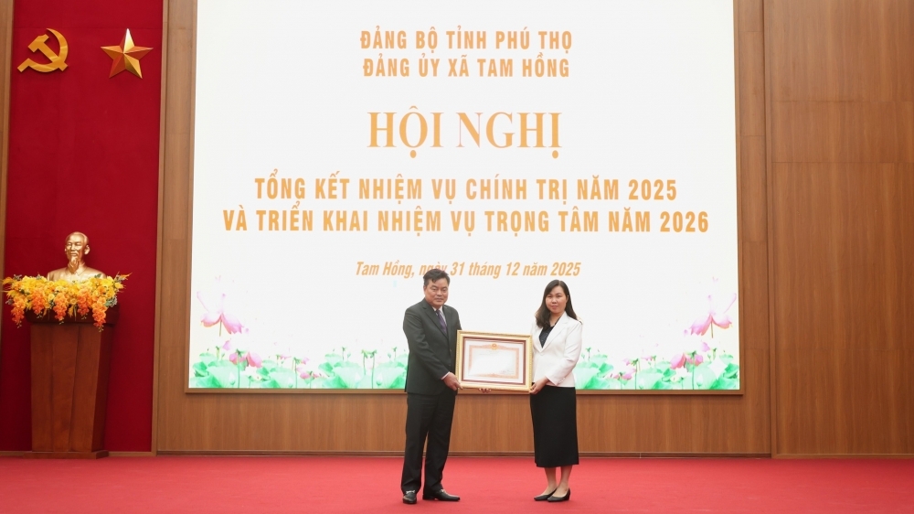 Bí thư Đảng ủy xã Tam Hồng vinh dự được tặng Bằng khen của Thủ tướng Chính phủ