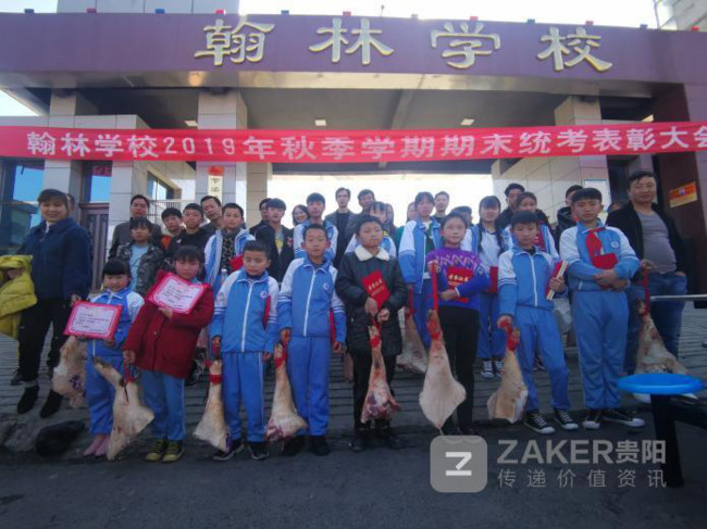 mot truong hoc thuong nong hoc sinh gioi 30kg thit khien phu huynh ho het vi sung suong