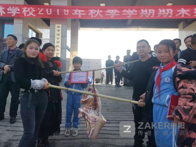 mot truong hoc thuong nong hoc sinh gioi 30kg thit khien phu huynh ho het vi sung suong