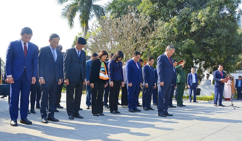 Tổng Bí thư Tô Lâm dâng hương, thăm Khu lưu niệm Tổng Bí thư Nguyễn Văn Cừ