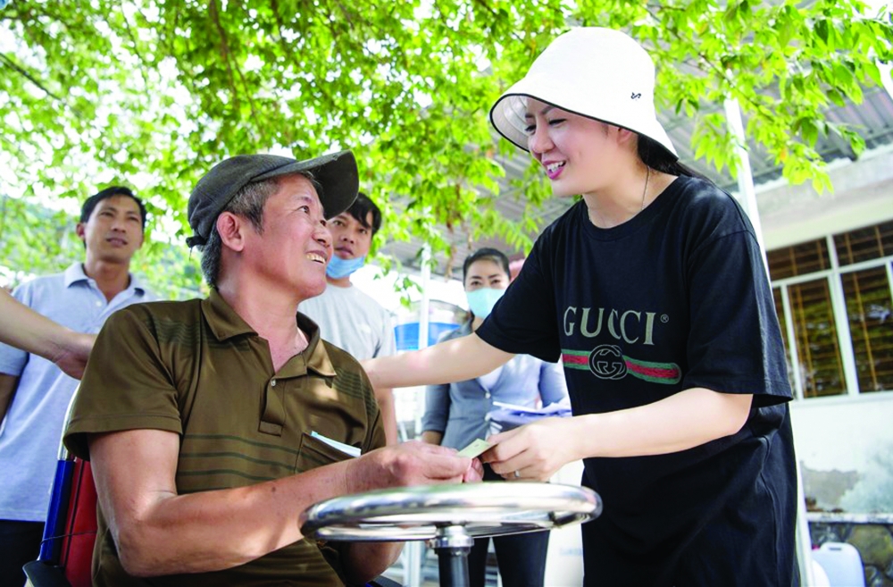 Ca sĩ Đinh Hiền Anh