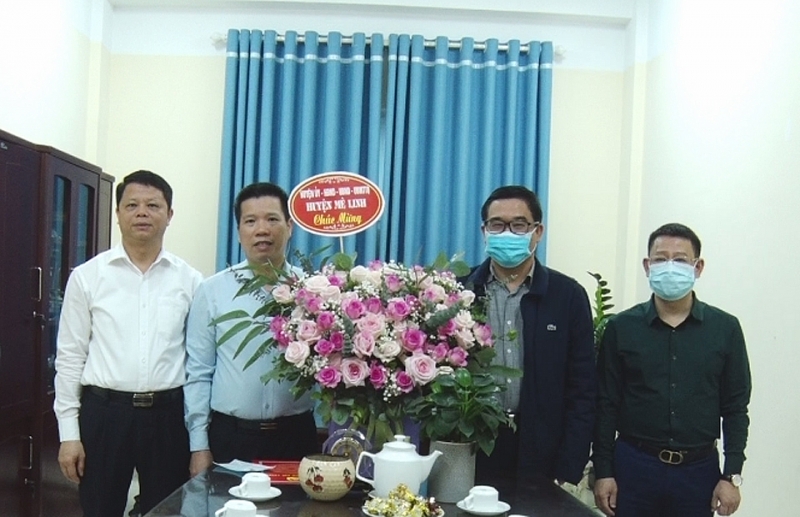 Lãnh đạo huyện Mê Linh chúc mừng lực lượng y tế nhân Ngày Thầy thuốc Việt Nam
