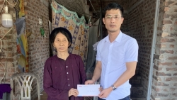 Đoàn Thanh niên Báo Tuổi trẻ Thủ đô hỗ trợ gia đình có cháu bé xấu số ở Bắc Giang