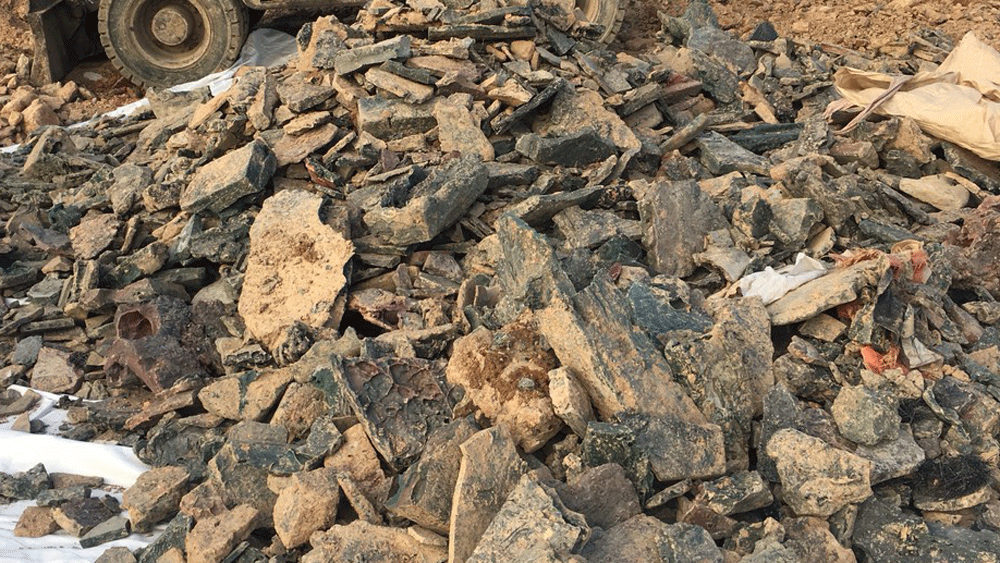 Phát hiện DN Trung Quốc tại Bắc Giang chôn hàng chục tấn nghi là chất thải công nghiệp