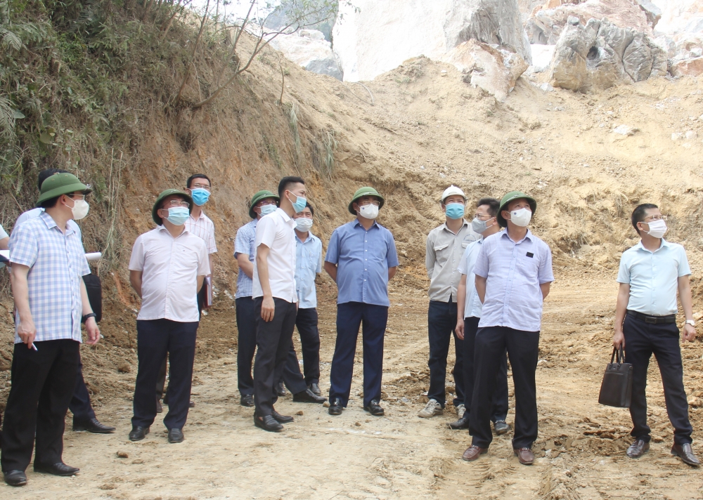 Thái Nguyên: Sạt lở khoảng 2000m3 đất, đá tại mỏ đá Lân Đăm 2