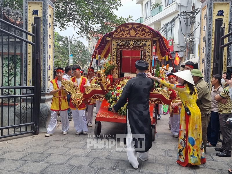 Bắc Ninh: Hàng vạn du khách về dự khai hội Đền Đô