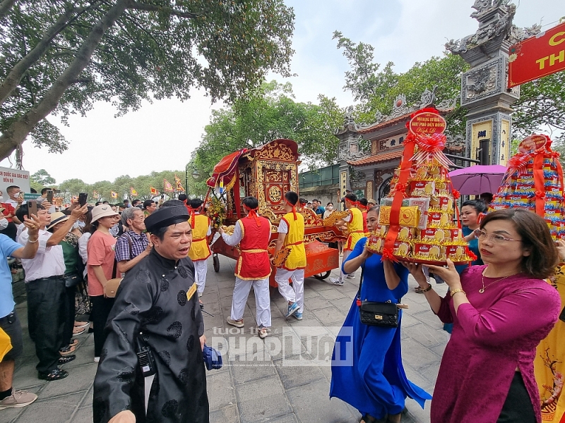 Bắc Ninh: Hàng vạn du khách về dự khai hội Đền Đô