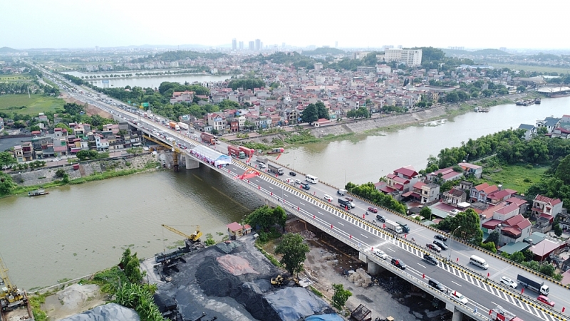 Thủ tướng Phạm Minh Chính cắt băng khánh thành cầu Như Nguyệt tại Bắc Giang