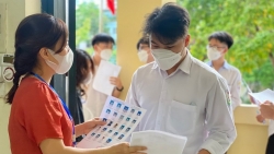 bac giang 100 can bo coi thi thuc hien dung nhiem vu