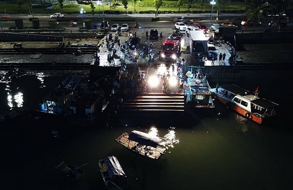 quang ninh 20 tho lan tim kiem chau be 4 tuoi roi xuong bien