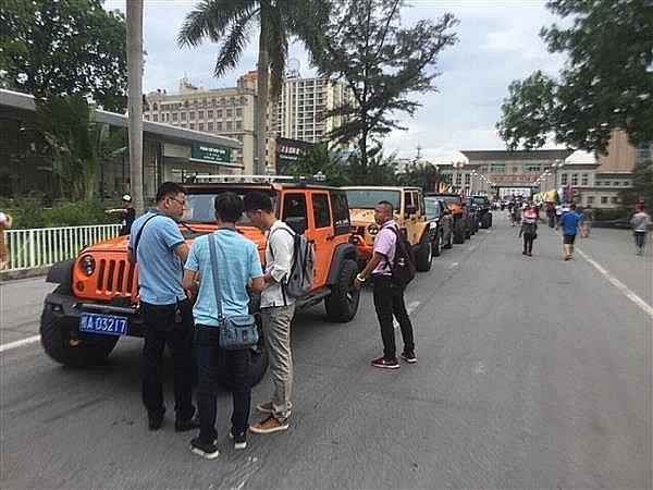 tiep tuc trien khai xe o to du lich tu lai qua cua khau mong cai