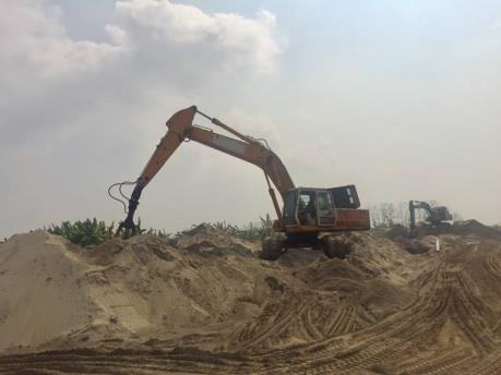 Xóa bỏ bãi tập kết vật liệu xây dựng trái phép tại Quảng Ninh trong tháng 7