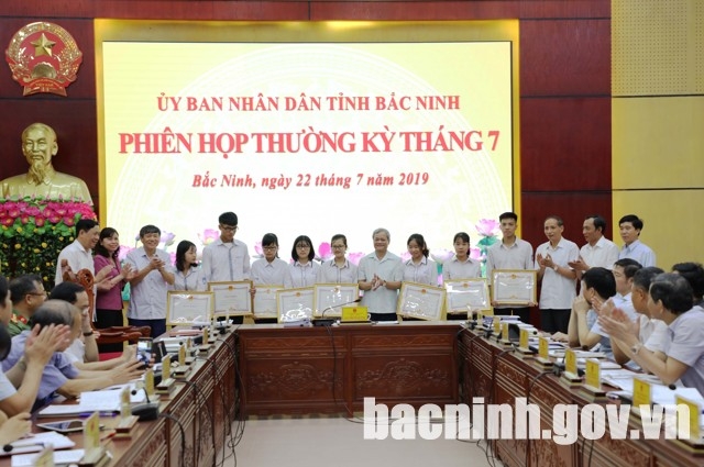 chu tich tinh bac ninh khen thuong cac thuong binh co thanh tich xuat sac