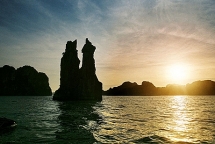 Vịnh Hạ Long lọt top 6 điểm ngắm bình minh đẹp nhất thế giới