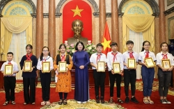 pho chu tich nuoc gap mat doan dai bieu chau ngoan bac ho