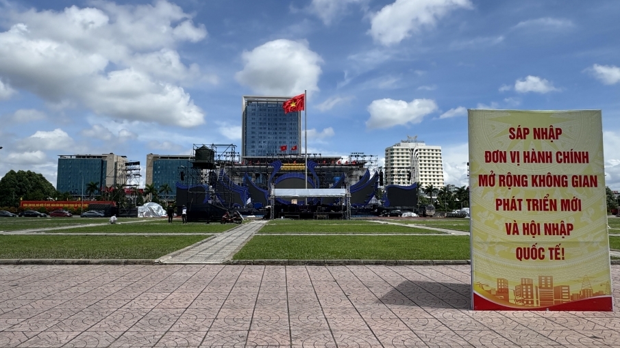 Tổ chức nghệ thuật và bắn pháo hoa chào mừng thành lập tỉnh Bắc Ninh mới