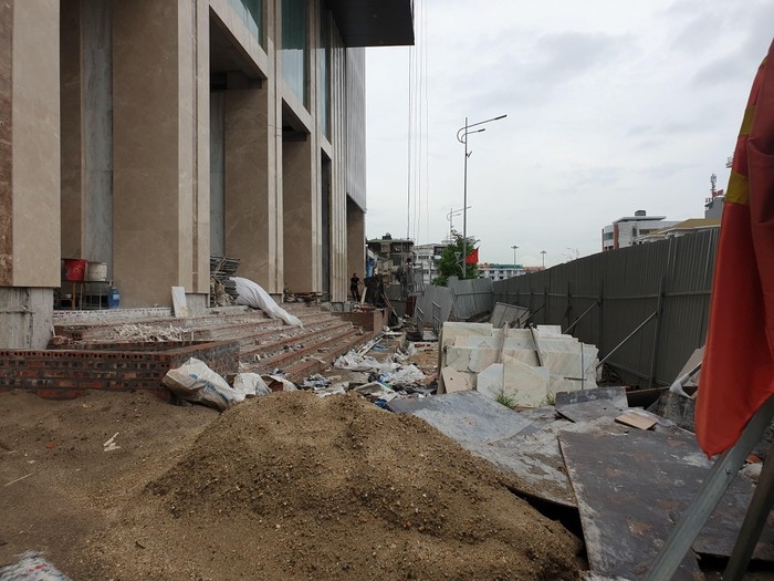 Cao ốc xây vượt giấy phép 5 tầng "sừng sững" giữa trung tâm TP Hạ Long