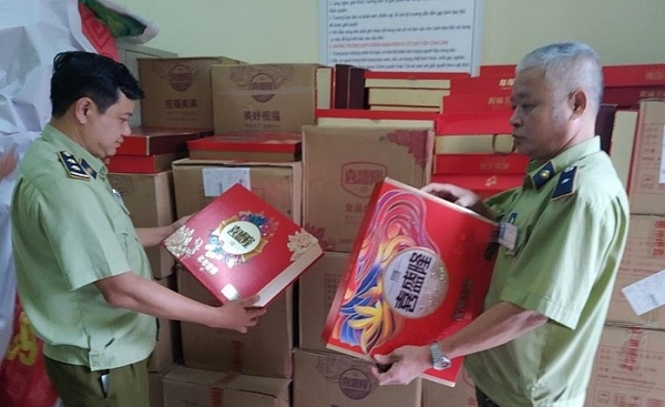 bac ninh chan bat 2000 banh trung thu trung quoc nhap lau