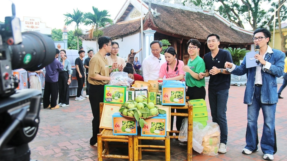 Lãnh đạo tỉnh Bắc Ninh livestream bán nông sản cho người dân