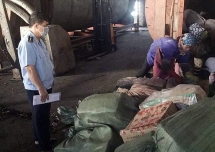 Quảng Ninh bắt giữ 1,6 tấn chả mực, xúc xích nhập lậu