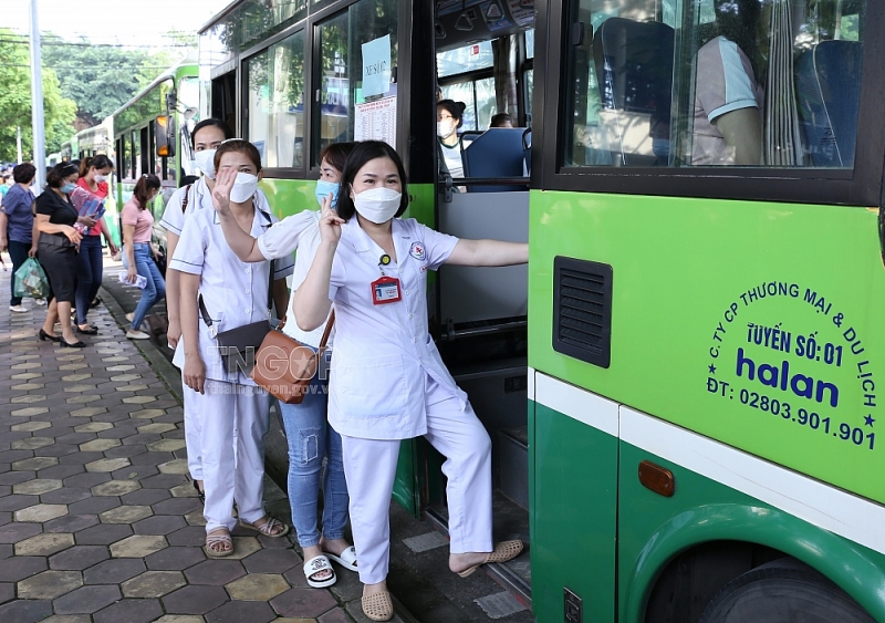 Thái Nguyên cử 199 cán bộ y tế, sinh viên hỗ trợ TP Hà Nội chống dịch