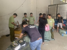 Lạng Sơn: Phát hiện hàng trăm bộ quần áo nghi giả mạo nhãn hiệu Adidas và Nike