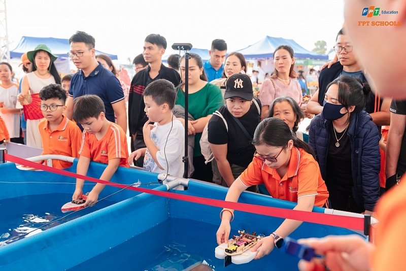 Bắc Giang: Hơn 4.000 người tham gia sự kiện STEM của FSchool