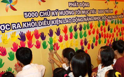 Không được sử dụng lao động là người dưới 13 tuổi làm việc ở các làng nghề