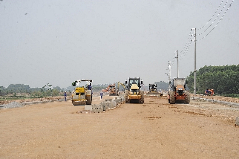“Ông lớn” Tân Thịnh trúng hàng loạt gói thầu, thi công ẩu làm vỡ đường ống nước “Ông lớn” Tân Thịnh trúng hàng loạt gói thầu, thi công ẩu làm vỡ đường ống nước