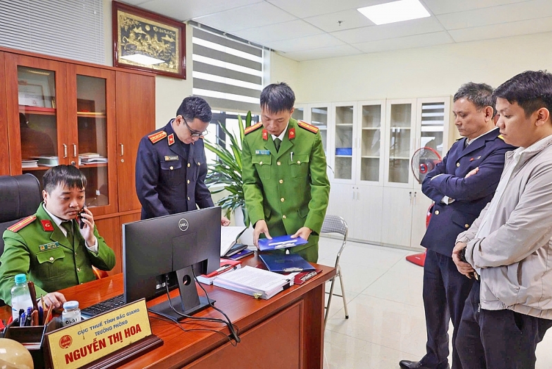 Khởi tố 2 cán bộ thuế tỉnh Bắc Ninh nhận hối lộ 4,3 tỷ đồng