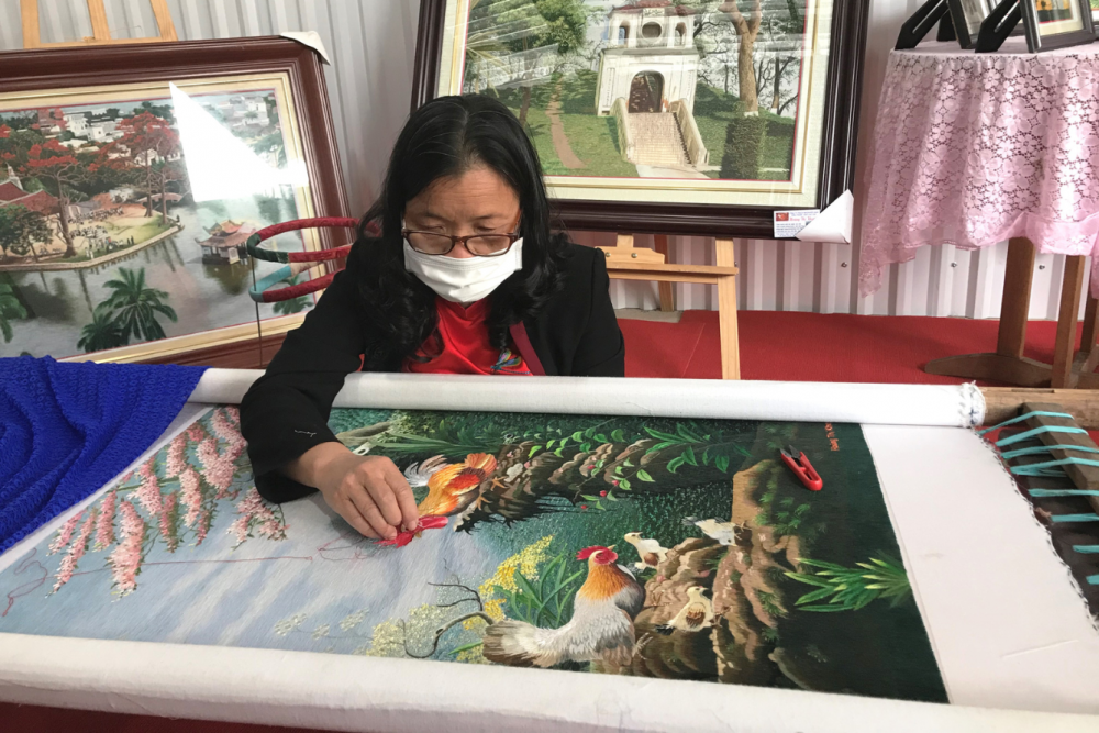 Làng tranh thêu Quất Động