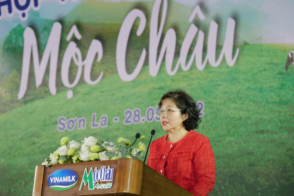 B&agrave; Mai Kiều Li&ecirc;n, Chủ tịch HĐQT Mộc Ch&acirc;u Milk, Th&agrave;nh vi&ecirc;n HĐQT ki&ecirc;m Tổng gi&aacute;m đốc Vinamilk cho biết: &ldquo;Dự &aacute;n dự kiến sẽ ho&agrave;n th&agrave;nh giai đoạn 1 v&agrave;o năm 2024. Tổ hợp dự &aacute;n với Trang trại sinh th&aacute;i, b&ograve; sữa c&ocirc;ng nghệ cao v&agrave; nh&agrave; m&aacute;y chế biến sữa hiện đại, đạt c